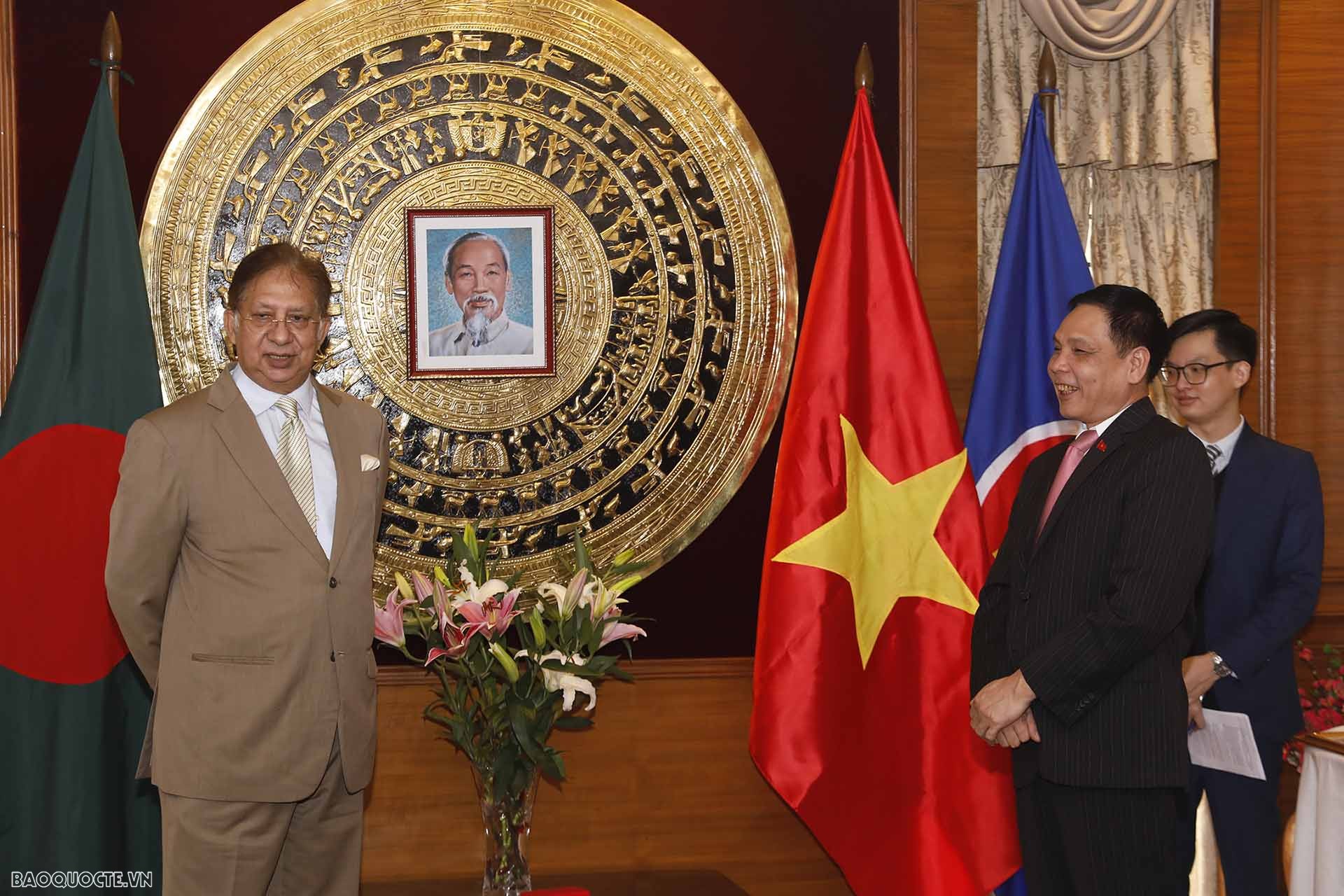 Đại diện khách mời Bangladesh phát biểu.