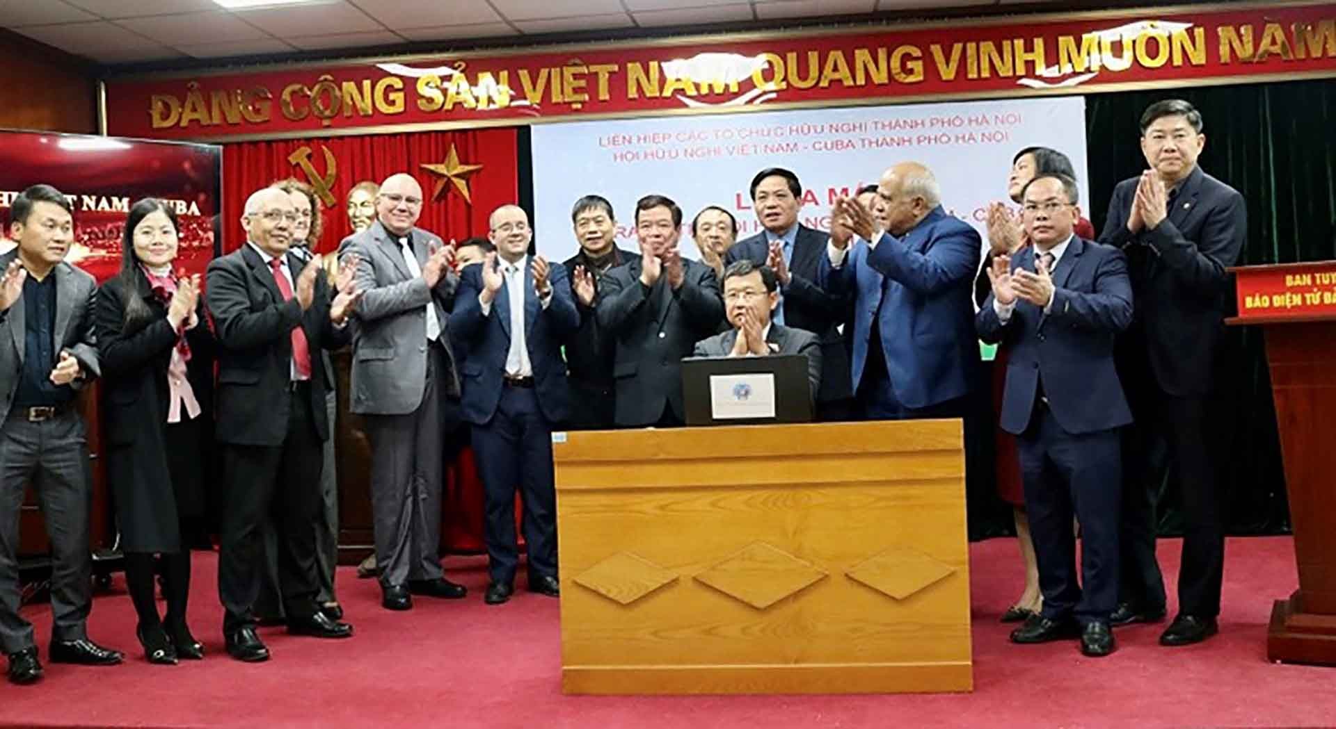 Trang tin điện tử Hội Hữu nghị Việt Nam-Cuba TP. Hà Nội: Góp phần thúc đẩy hơn nữa quan hệ tốt đẹp giữa hai nước Trang tin điện tử Hội Hữu nghị Việt Nam-Cuba TP. Hà Nội: Góp phần thúc đẩy hơn nữa quan hệ tốt đẹp giữa hai nước