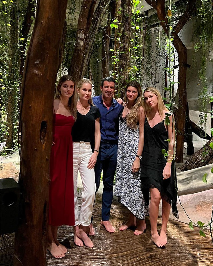 Các huyền thoại sân cỏ chào năm mới