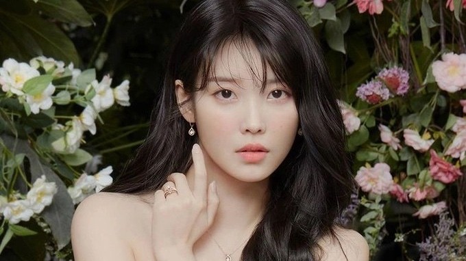 Hé lộ chuyện tình của ‘em gái quốc dân’ IU và Lee Jong Suk