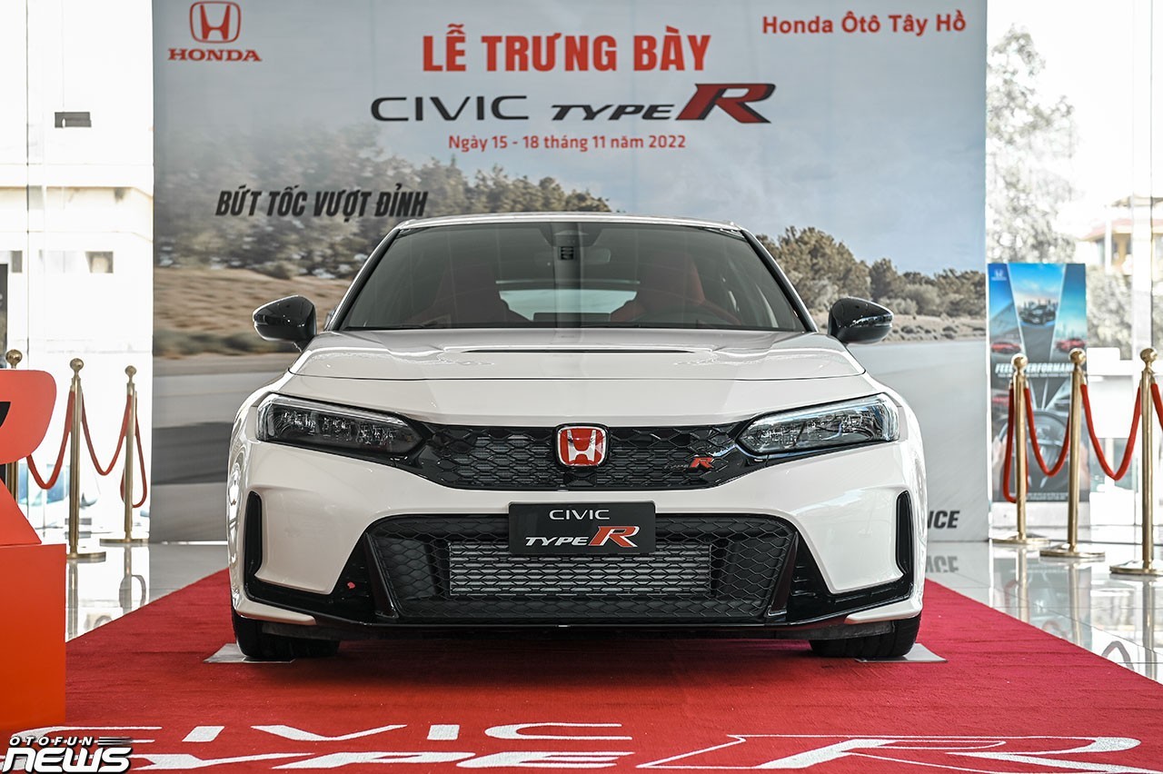 Cận cảnh Honda Civic Type R tại Việt Nam, giá gần 2,5 tỷ đồng Cận cảnh Honda Civic Type R tại Việt Nam, giá gần 2,5 tỷ đồng