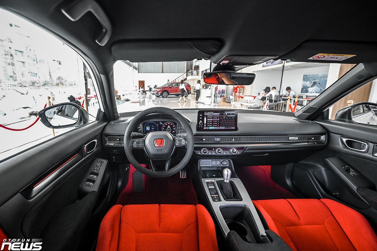 Cận cảnh Honda Civic Type R tại Việt Nam, giá gần 2,4 tỷ đồng Cận cảnh Honda Civic Type R tại Việt Nam, giá gần 2,4 tỷ đồng