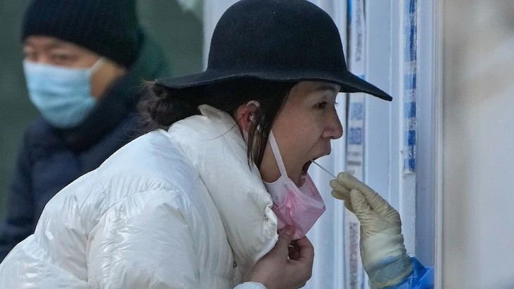 Trung Quốc cảnh báo trả đũa những nước áp dụng xét nghiệm Covid-19 ngặt nghèo