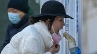 Trung Quốc cảnh báo trả đũa những nước áp dụng xét nghiệm Covid-19 ngặt nghèo