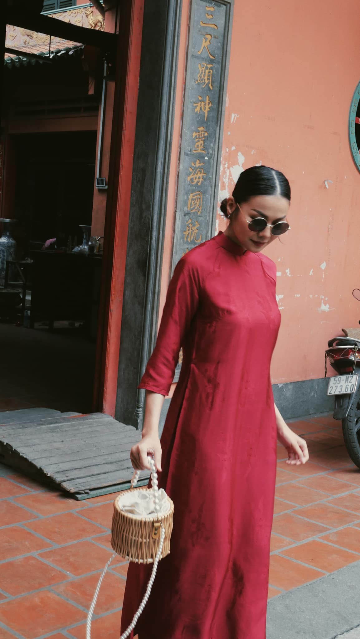 Siêu mẫu Thanh Hằng diện áo dài Xuân