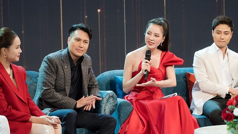 MC-Á hậu Thụy Vân chọn sắc hồng, đỏ trong chương trình Gặp gỡ diễn viên truyền hình