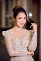 Sao Việt: Hồng Diễm đăng ảnh gợi cảm, Á hậu Phương Nhi quyến rũ hết nấc