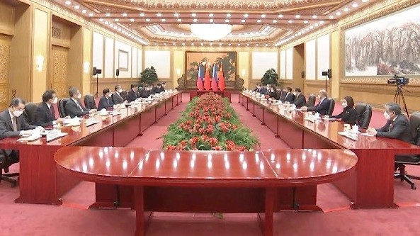 Philippines-Trung Quốc nhất trí lập kênh liên lạc trực tiếp về Biển Đông, thúc đẩy hợp tác thăm dò dầu khí