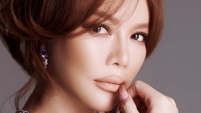 Sao Việt: Lý Nhã Kỳ đăng ảnh gợi cảm, Hoa hậu Ngọc Châu tự tin, xinh đẹp