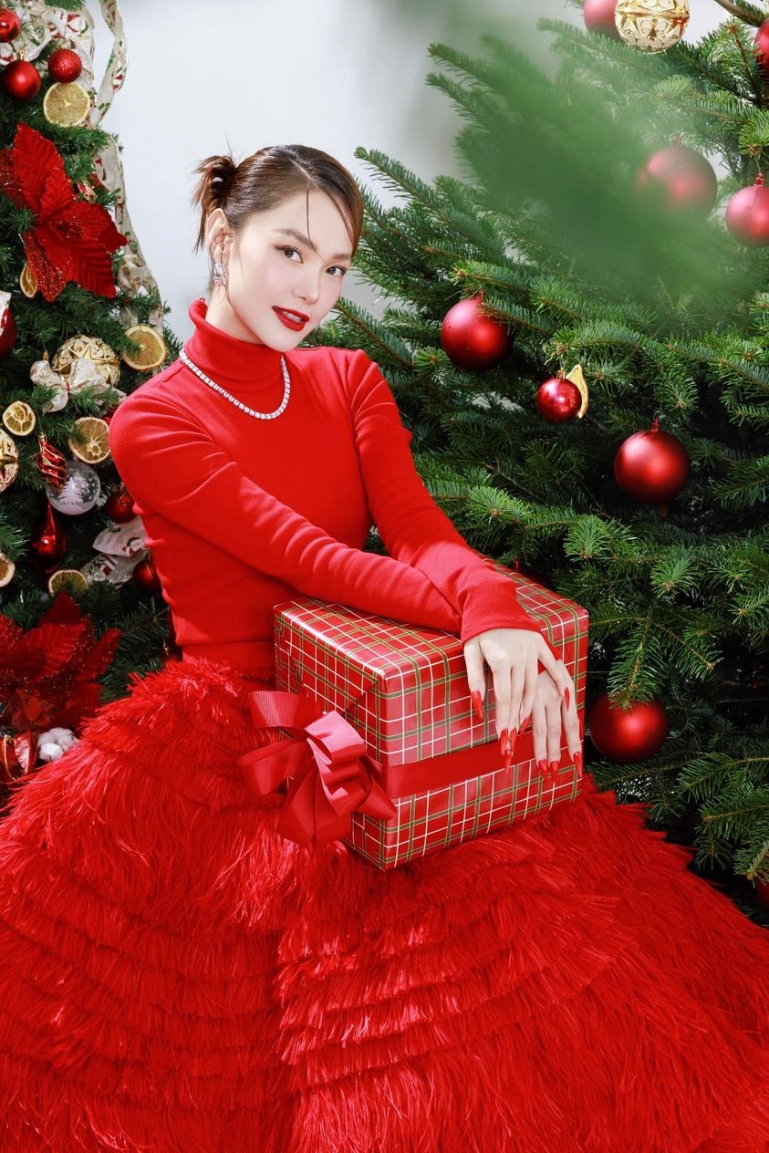 Ca sĩ Minh Hằng nổi bật với sắc hồng Ca sĩ Minh Hằng nổi bật với sắc hồng