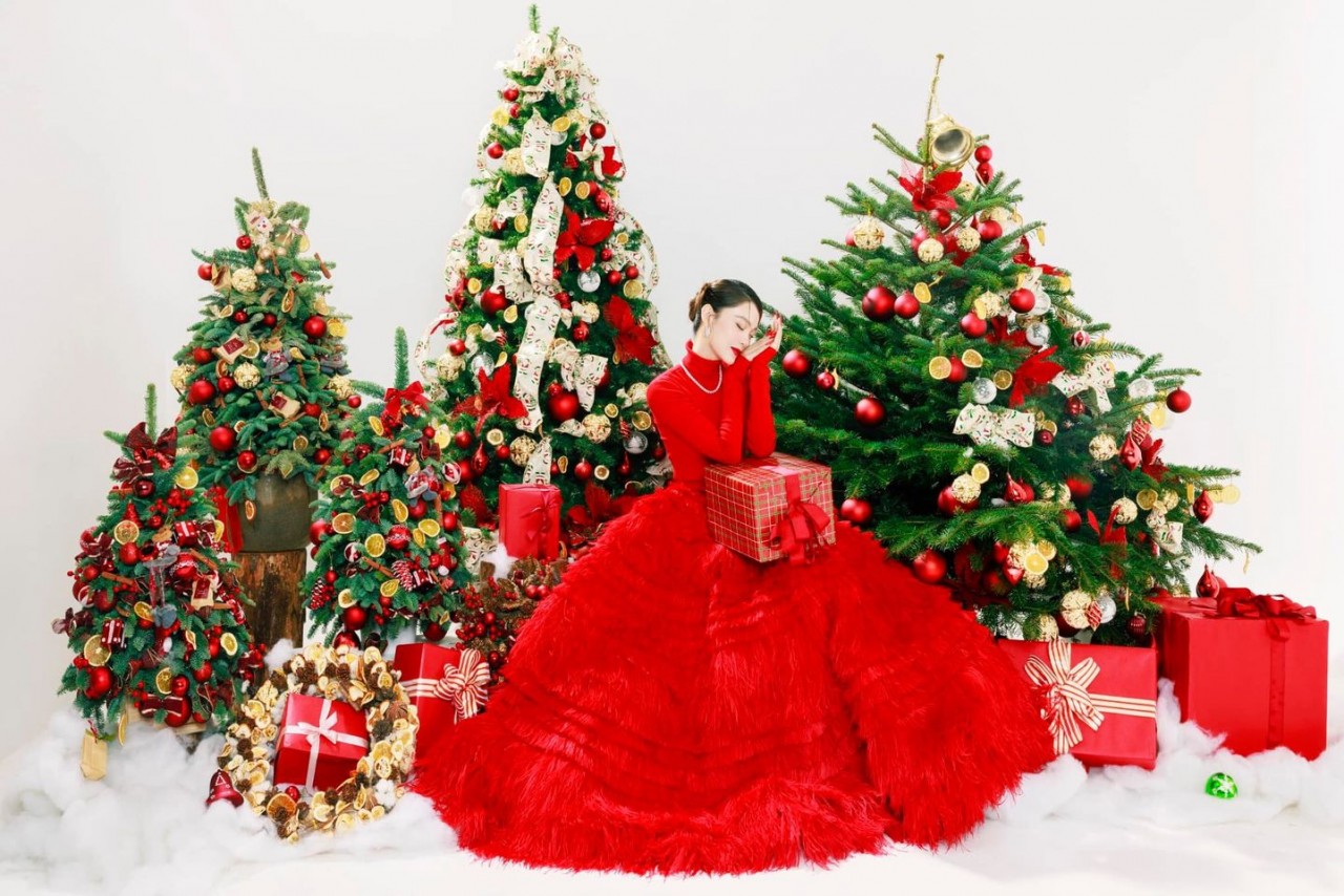 Ca sĩ Minh Hằng nổi bật với sắc hồng Ca sĩ Minh Hằng nổi bật với sắc hồng