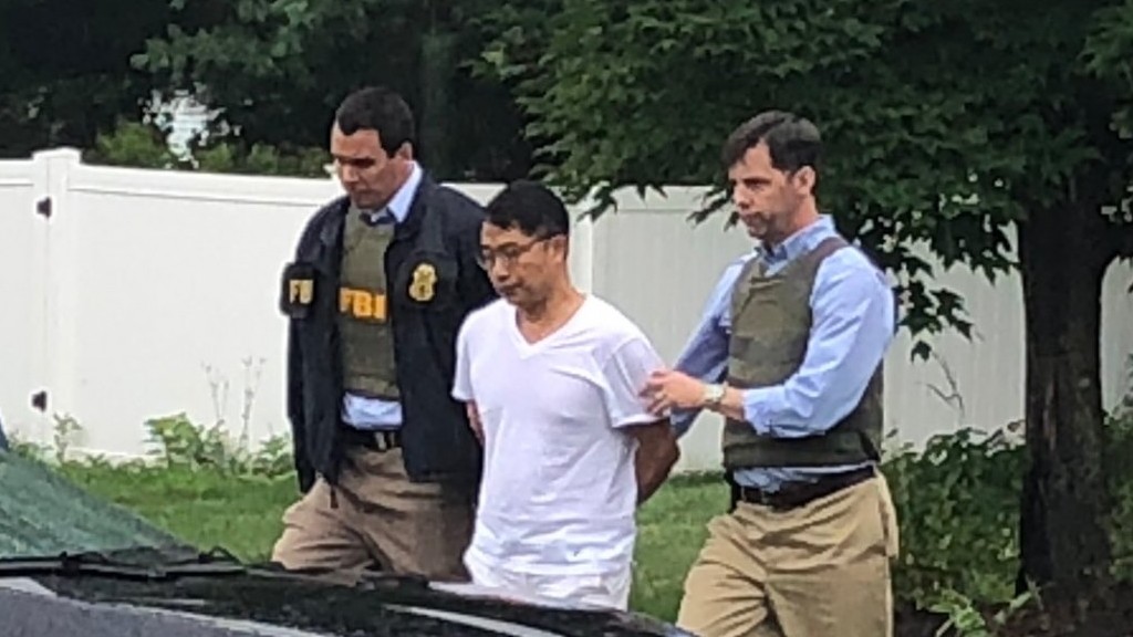 Mỹ bắt gián điệp thương mại gốc Hoa, thả gián điệp Cuba