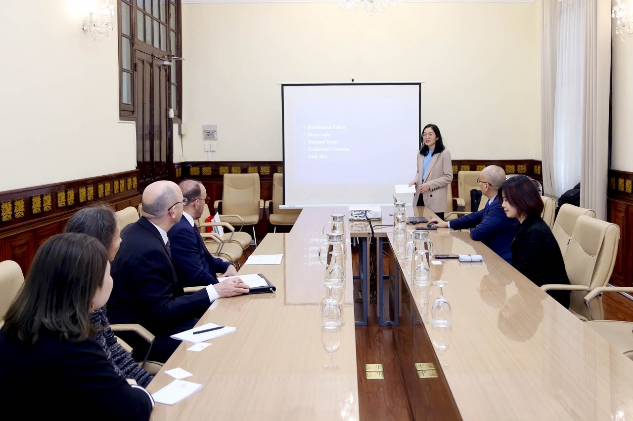 Bộ Ngoại giao tiếp nhận bản sao Ủy nhiệm thư bổ nhiệm Đại sứ Qatar và Đại sứ Thụy Sỹ