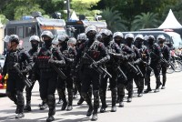 Hình ảnh lực lượng an ninh Indonesia triển khai bảo vệ trận đấu bán kết AFF Cup 2022