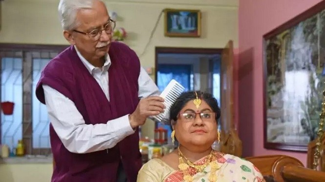 Ấn Độ: Cụ ông làm hình nộm người vợ đã mất, đặt trong nhà