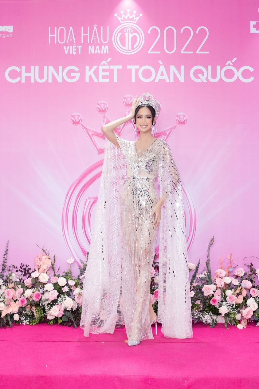 Gu thời trang tôn dáng của Hoa hậu Bảo Ngọc