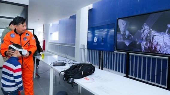 Hoạt động trải nghiệm và khám phá vũ trụ thú vị của học sinh Hà Nội