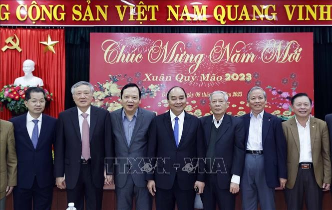 Chủ tịch nước Nguyễn Xuân Phúc và các đại biểu. Chủ tịch nước Nguyễn Xuân Phúc và các đại biểu.
