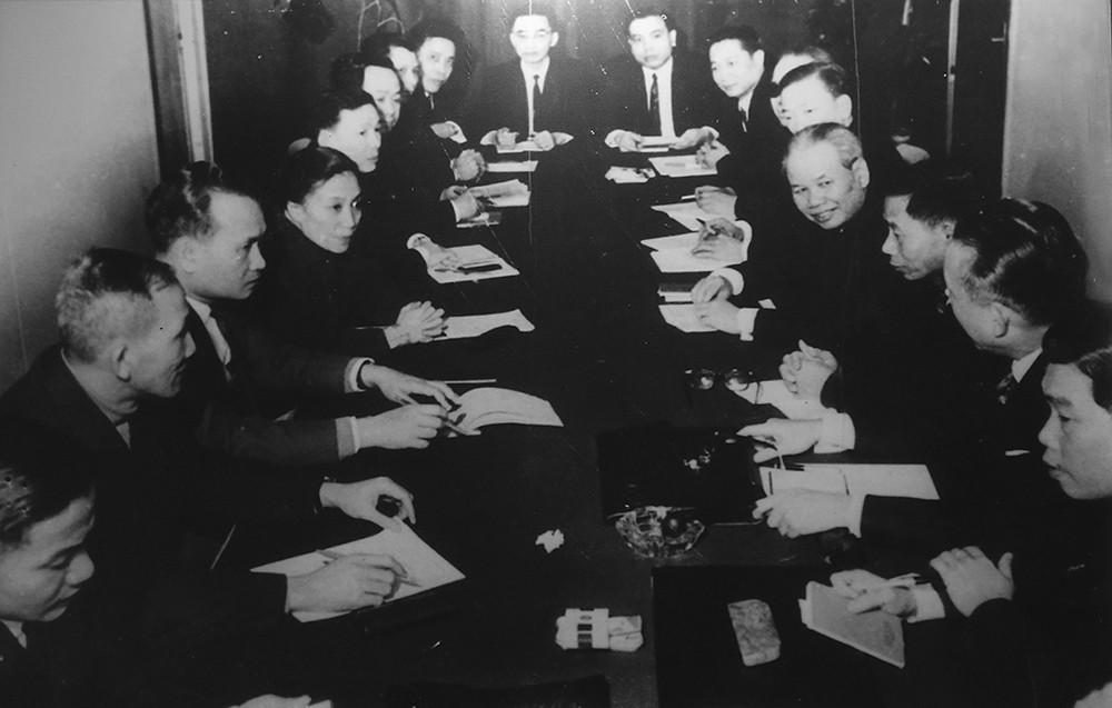 Từ Paris đến Sài Gòn Từ Paris đến Sài Gòn