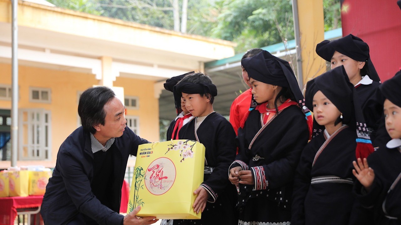 Tết đồng bào 2023: Mang Tết sớm, Tết ấm no đến với người dân vùng sâu, vùng xa