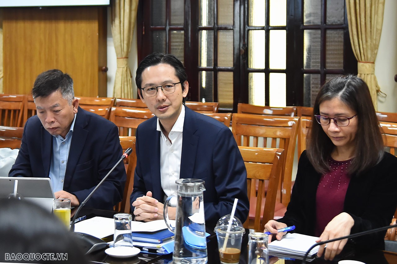 Thứ trưởng Ngoại giao Đỗ Hùng Việt phát biểu tại cuộc họp. (Ảnh: Anh Sơn)