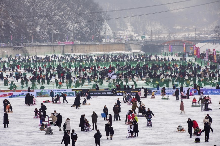 Hàn Quốc: Lễ hội câu cá trên mặt băng Hàn Quốc: Lễ hội câu cá trên mặt băng
