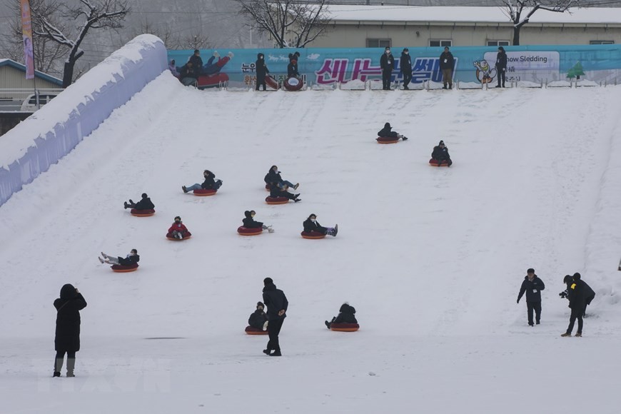 Hàn Quốc: Lễ hội câu cá trên mặt băng Hàn Quốc: Lễ hội câu cá trên mặt băng