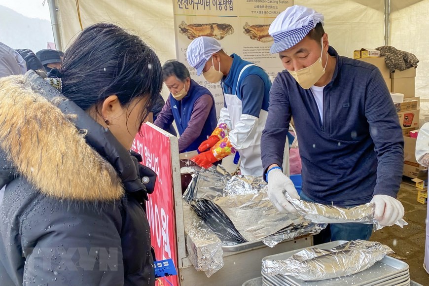 Hàn Quốc: Lễ hội câu cá trên mặt băng Hàn Quốc: Lễ hội câu cá trên mặt băng