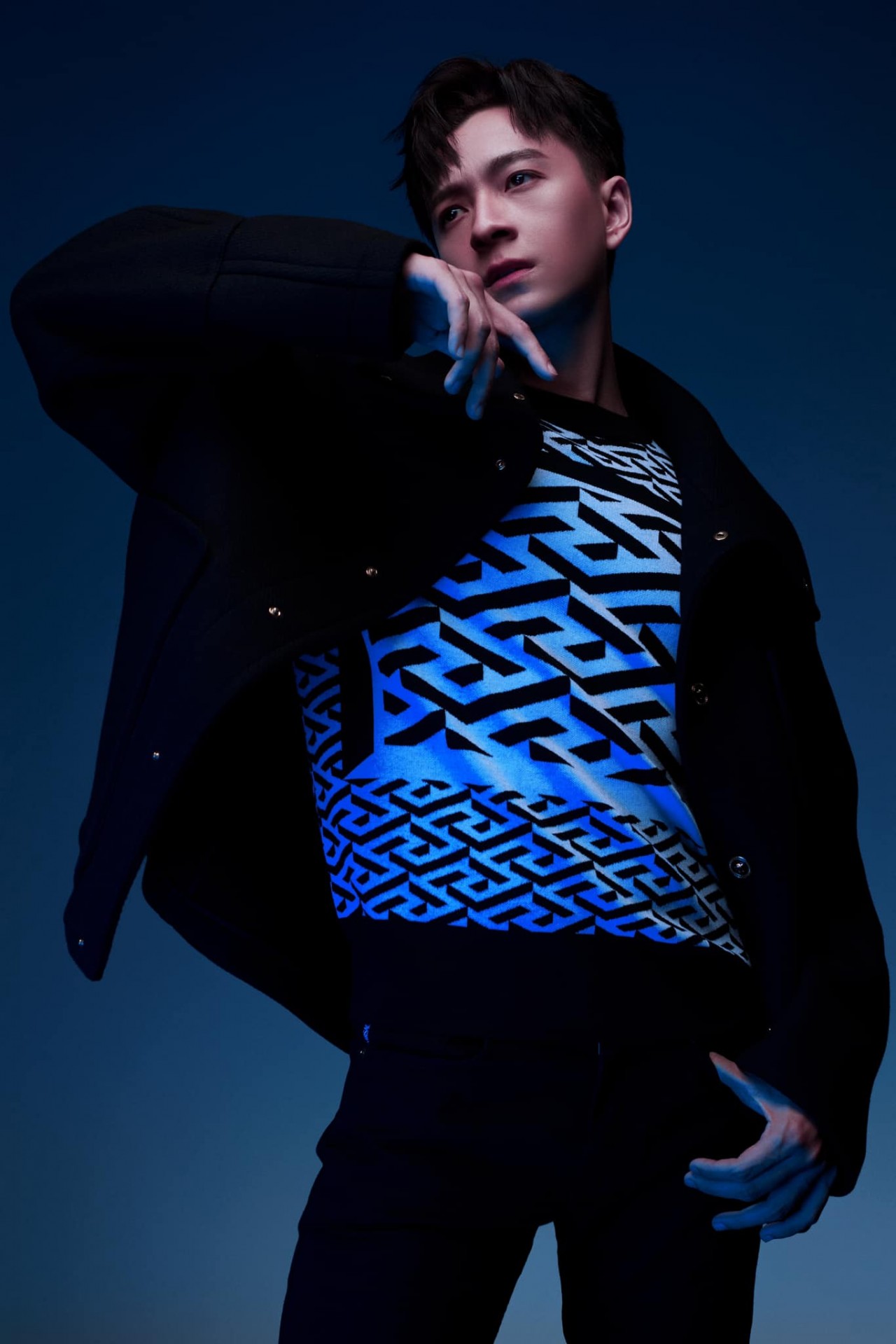 Ngô Kiến Huy đăng ảnh lịch lãm