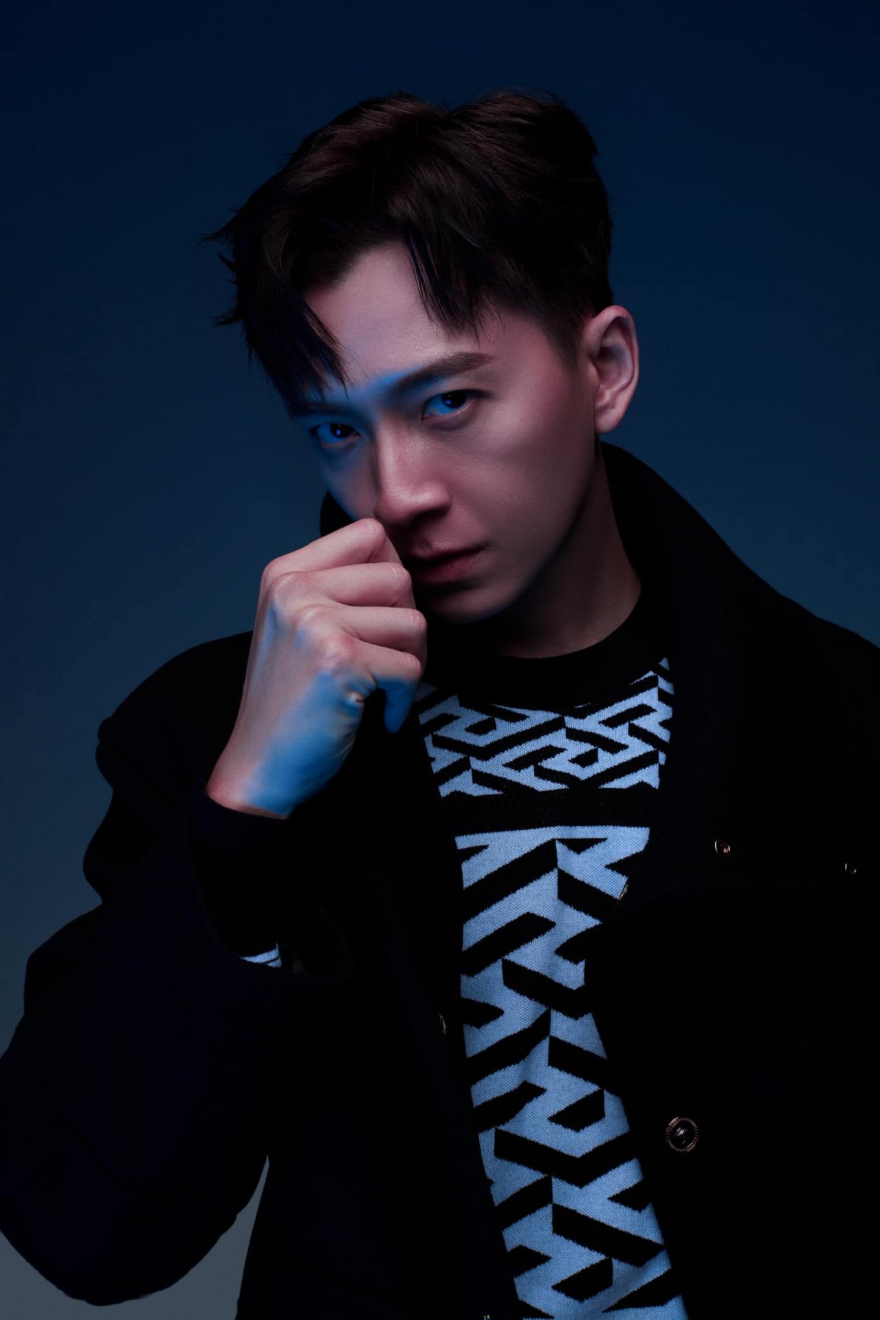 Ngô Kiến Huy đăng ảnh lịch lãm