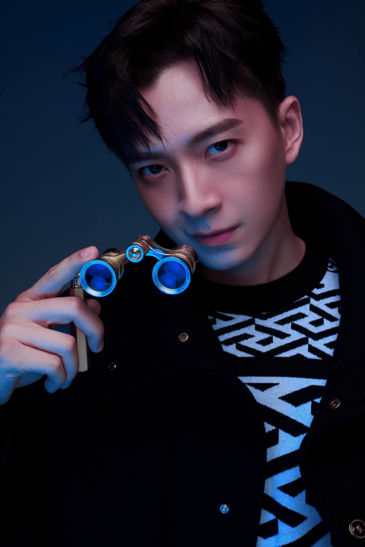 Ngô Kiến Huy đăng ảnh lịch lãm