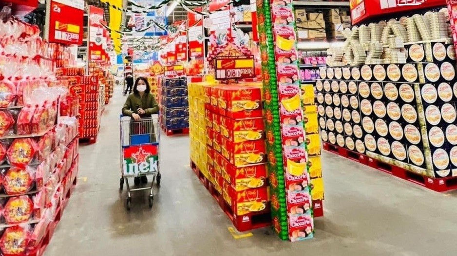 Đa dạng hàng hóa phục vụ người dân mua sắm Tết Quý Mão