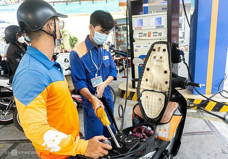 Giá xăng dầu hôm nay 10/1: Triển vọng từ việc Trung Quốc mở cửa biên giới; ngày mai, giá xăng trong nước sẽ tăng hay giảm?