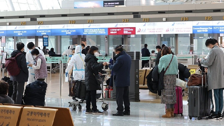 Trung Quốc và Hàn Quốc đáp trả vấn đề nhập cảnh