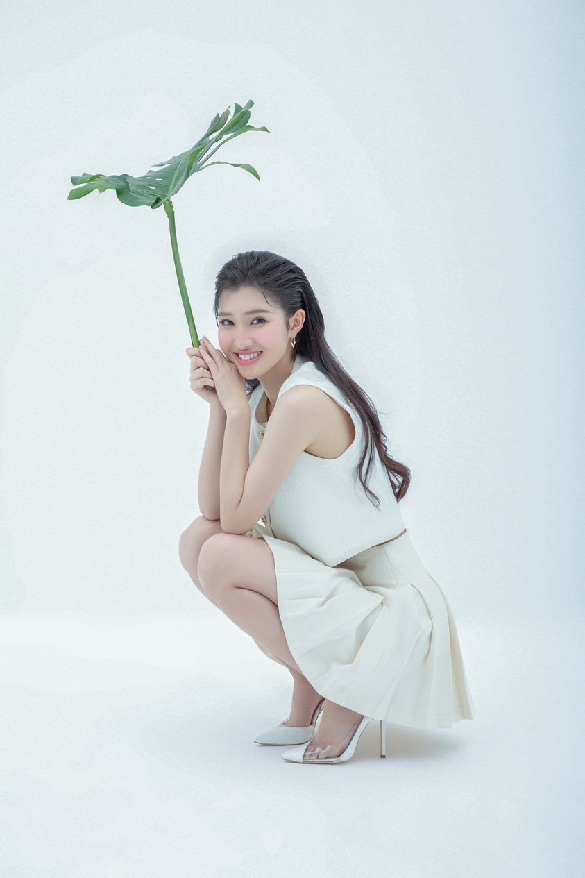 Cùng ngắm bộ ảnh tình tứ với Á hậu Phương Nhi và Isaac