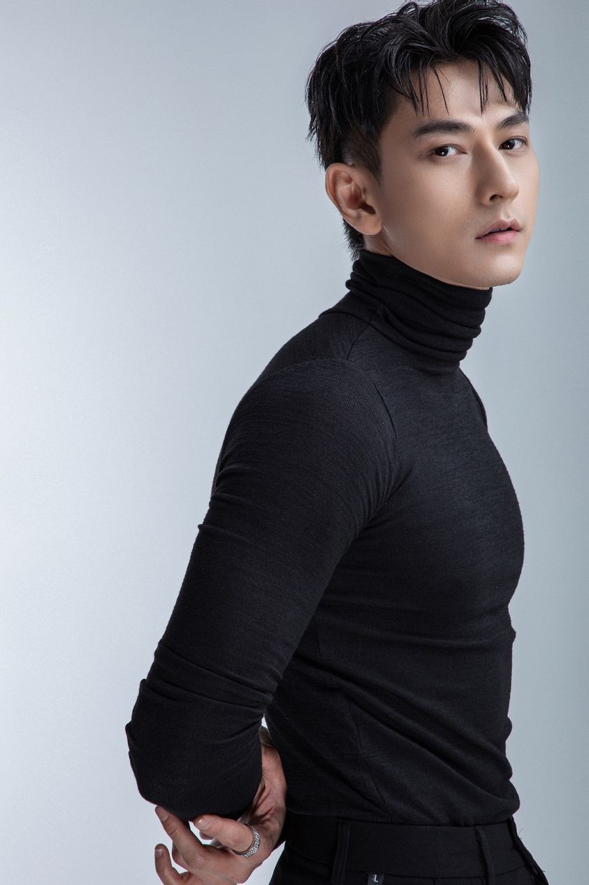 Cùng ngắm bộ ảnh tình tứ với Á hậu Phương Nhi và Isaac