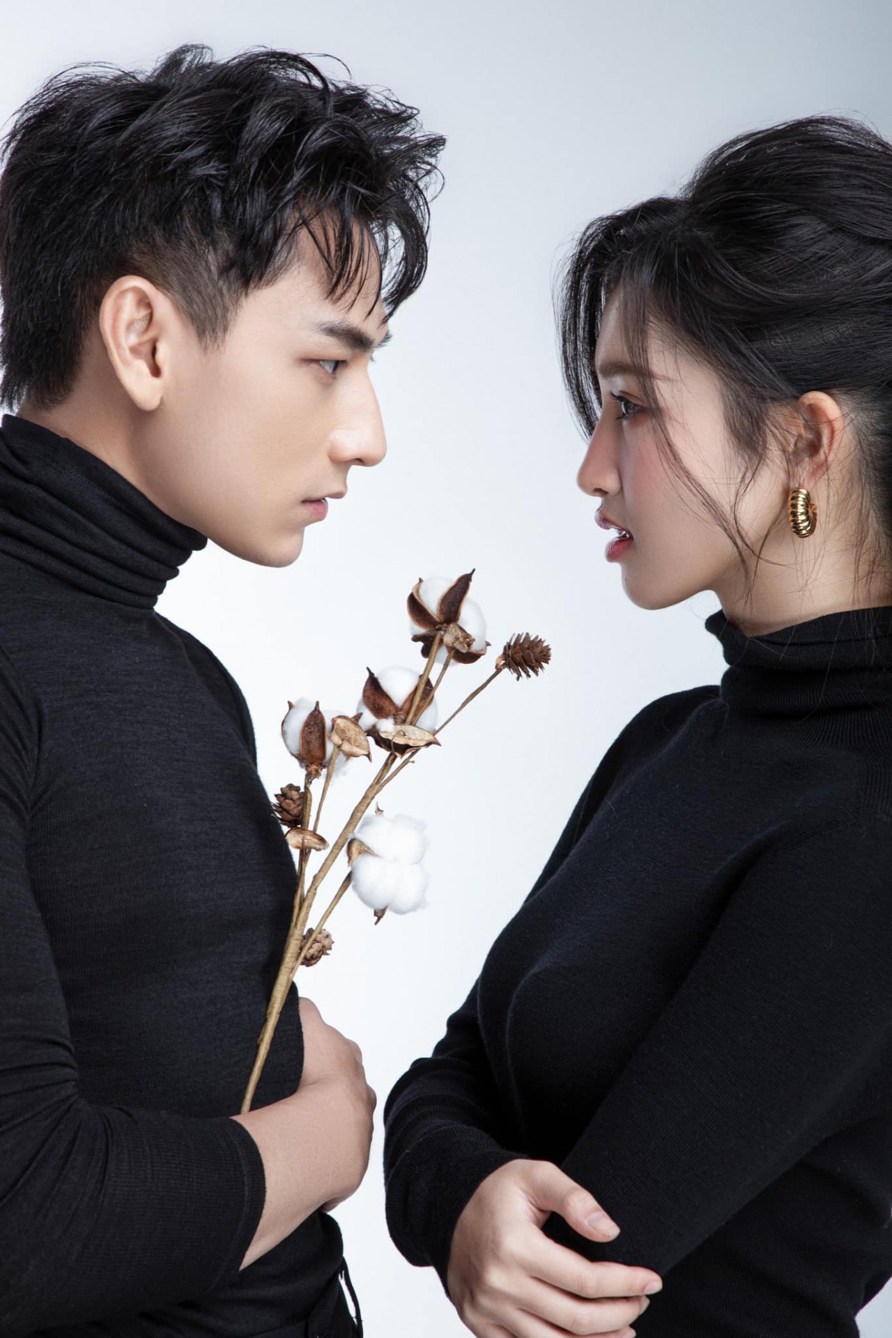 Cùng ngắm bộ ảnh tình tứ với Á hậu Phương Nhi và Isaac