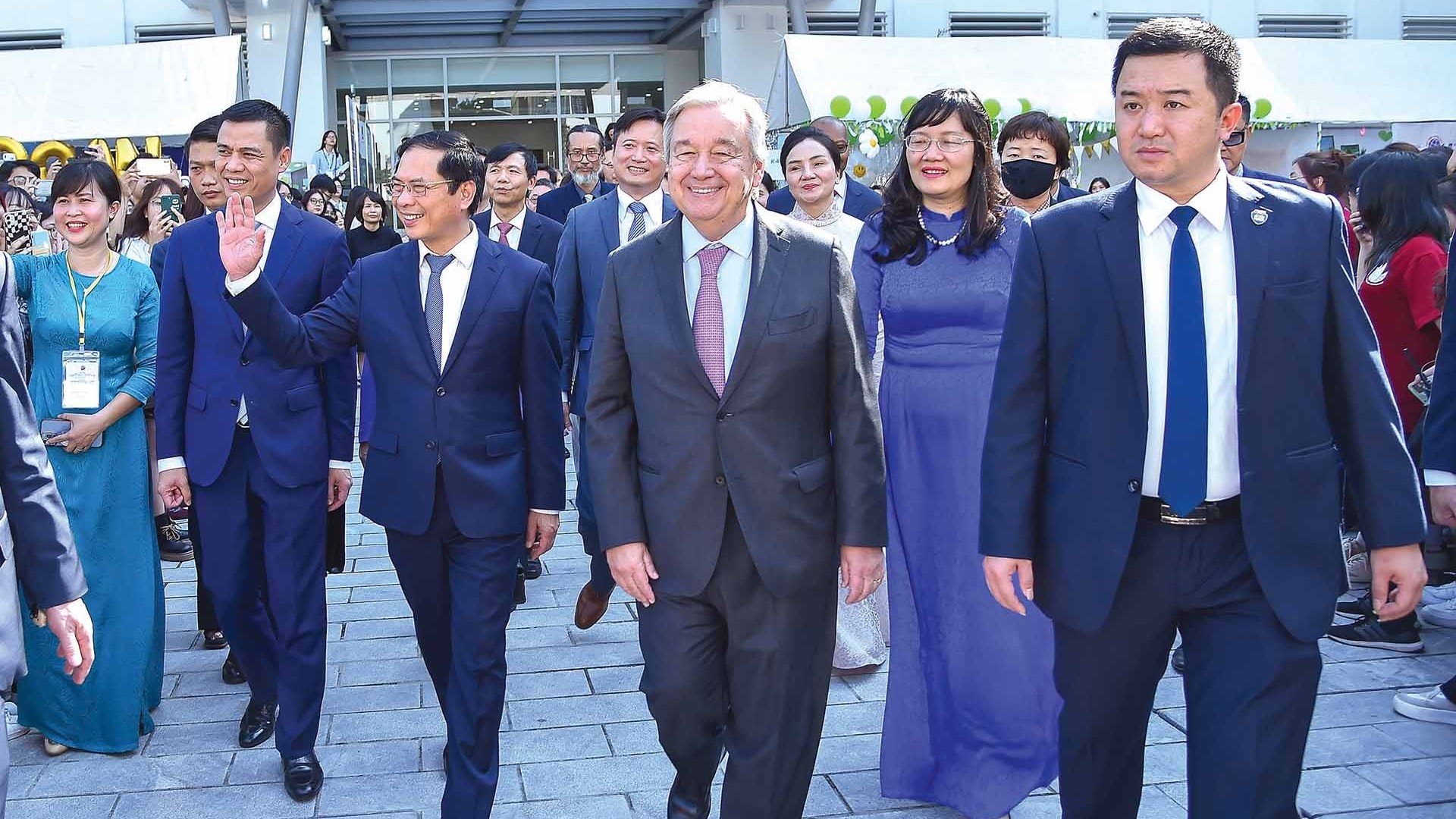 Một Việt Nam tự tin, chủ động, nhân văn và hòa hiếu