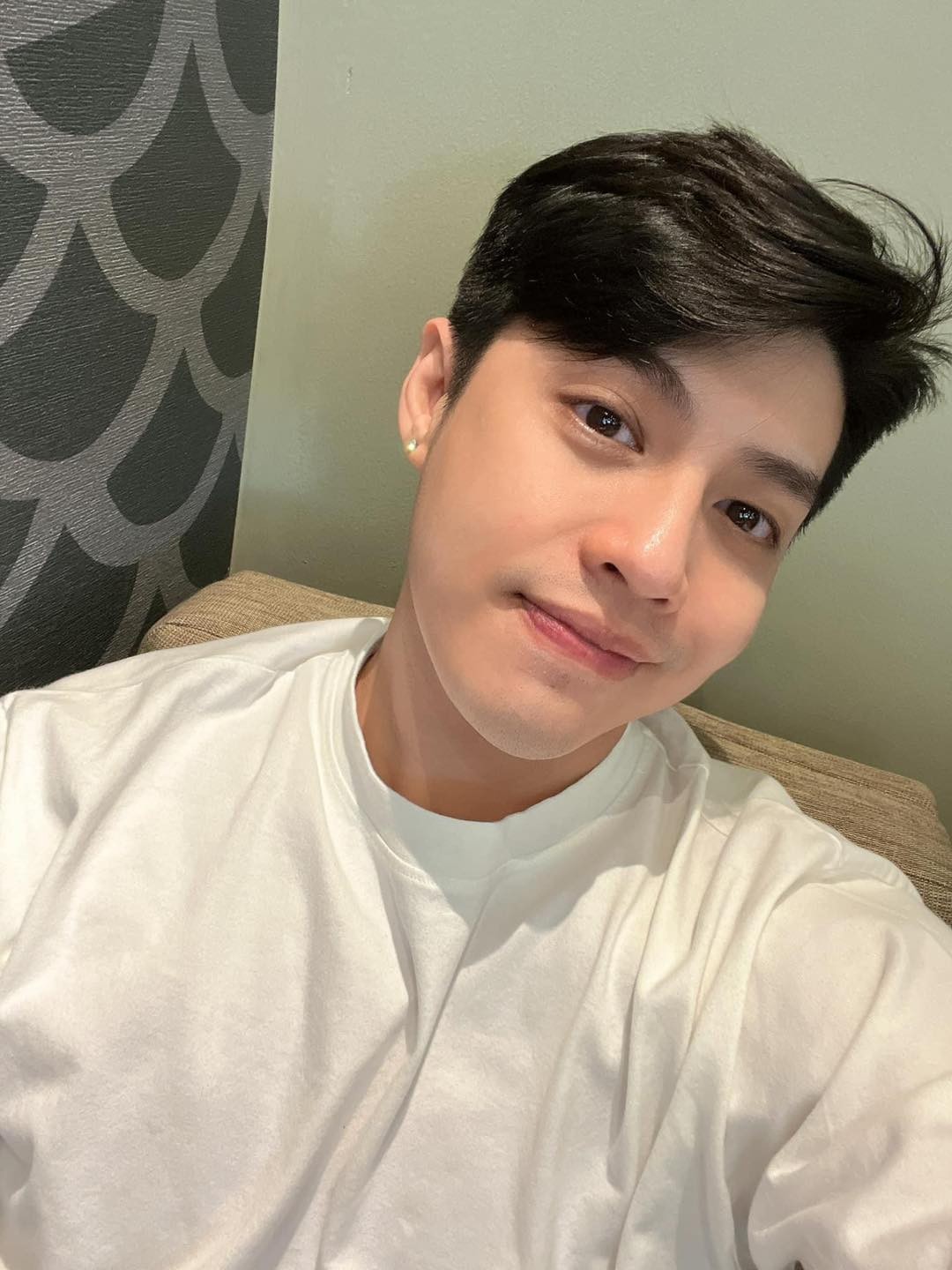 Sao Việt: Lệ Quyên khoe nhan sắc ngọt ngào, Noo Phước Thịnh đăng ảnh đầy ẩn ý