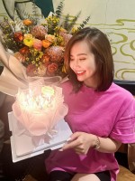 Sao Việt: Lệ Quyên khoe nhan sắc ngọt ngào, Noo Phước Thịnh đăng ảnh đầy ẩn ý