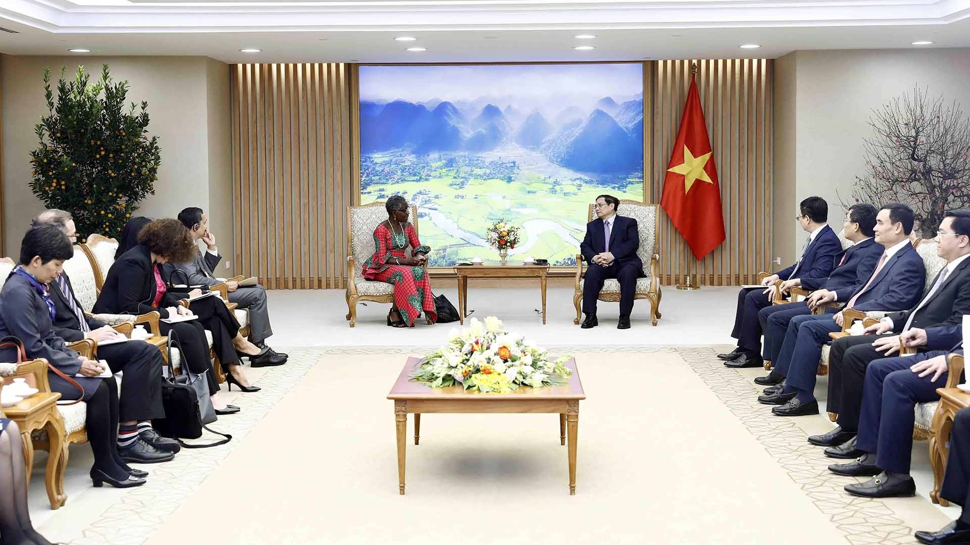 Thủ tướng Phạm Minh Chính tiếp Phó Tổng giám đốc Quỹ Tiền tệ quốc tế phụ trách khu vực châu Á-Thái Bình Dương Antoinette Sayeh. (Nguồn: TTXVN)