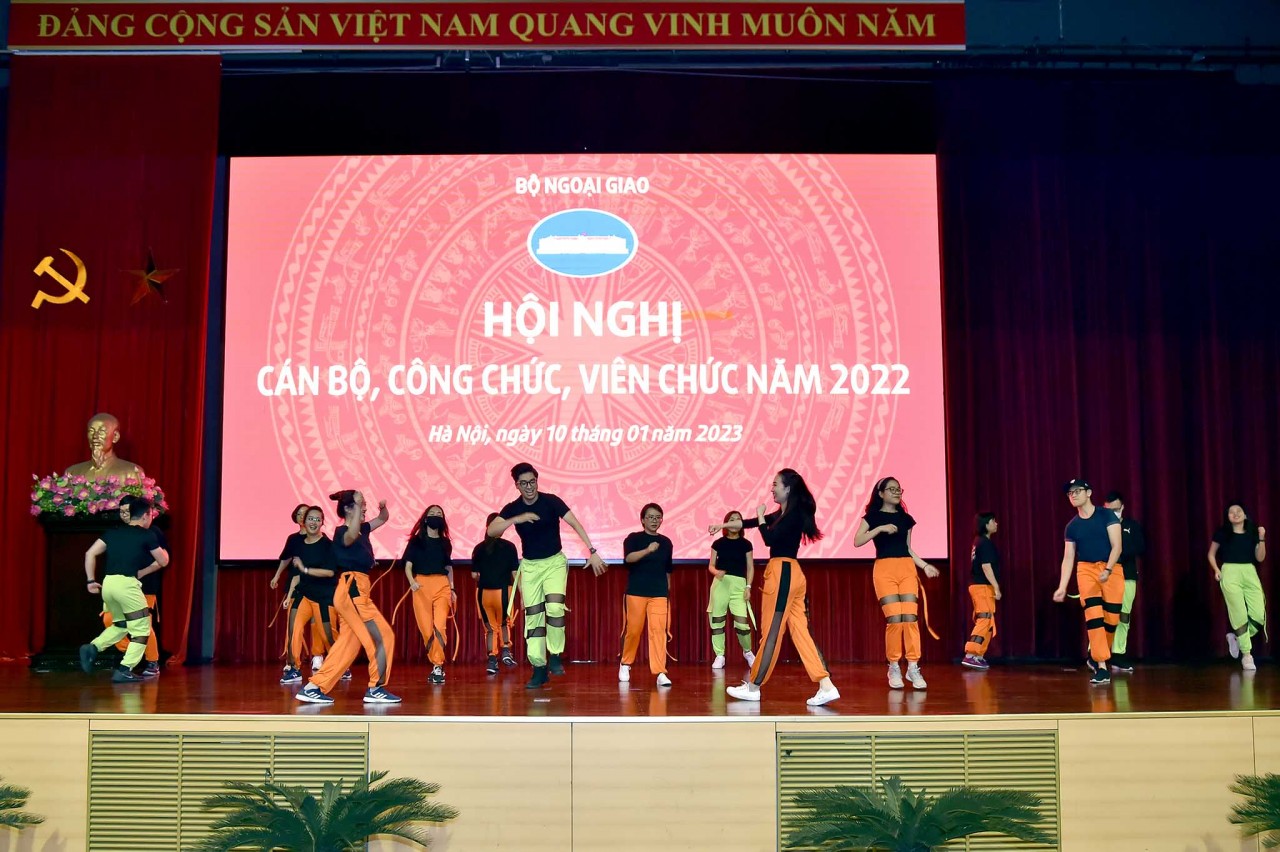 Đoàn kết, sáng tạo, kỷ cương, bản lĩnh, vượt mọi thách thức, phát huy vai trò tiên phong của đối ngoại trong giai đoạn phát triển mới của đất nước