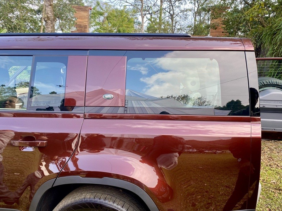 Thân xe phía sau của Defender 130 kéo dài thêm 340mm.