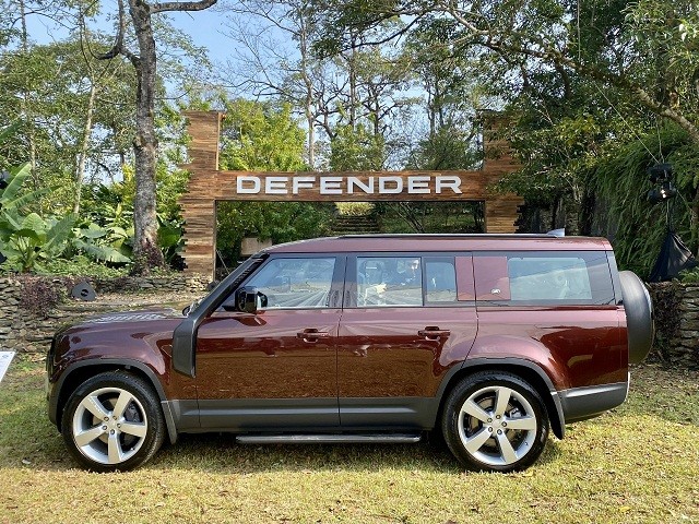 Cận cảnh chi tiết Land Rover Defender 130 tại Việt Nam, giá gần 6 tỷ đồng