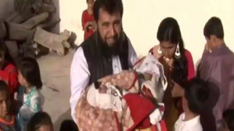Pakistan: Người đàn ông nổi tiếng có 3 vợ và 60 con