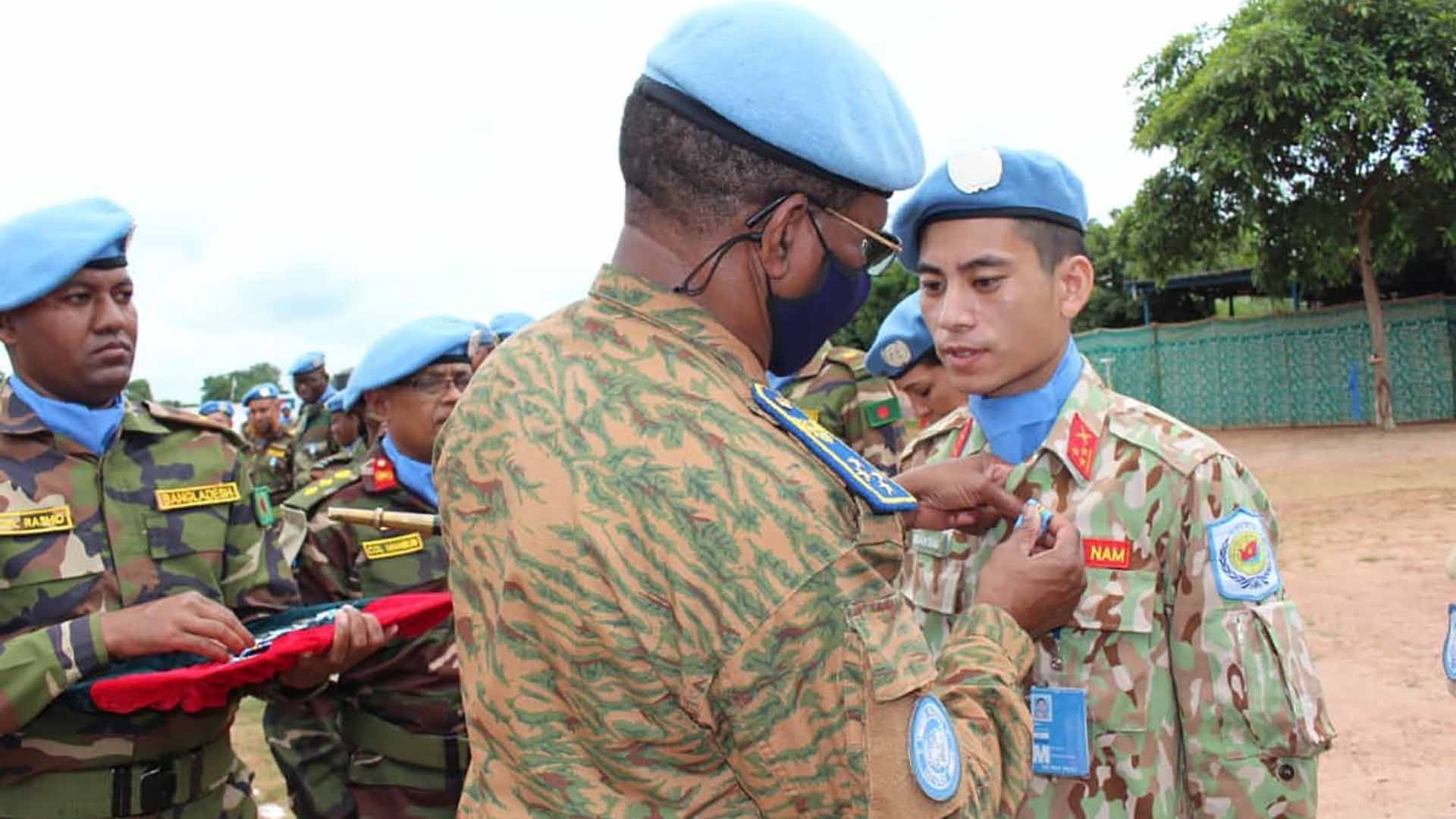 ‘Bộ đội cụ Hồ’ đón Tết đầm ấm với ‘gia đình quốc tế’