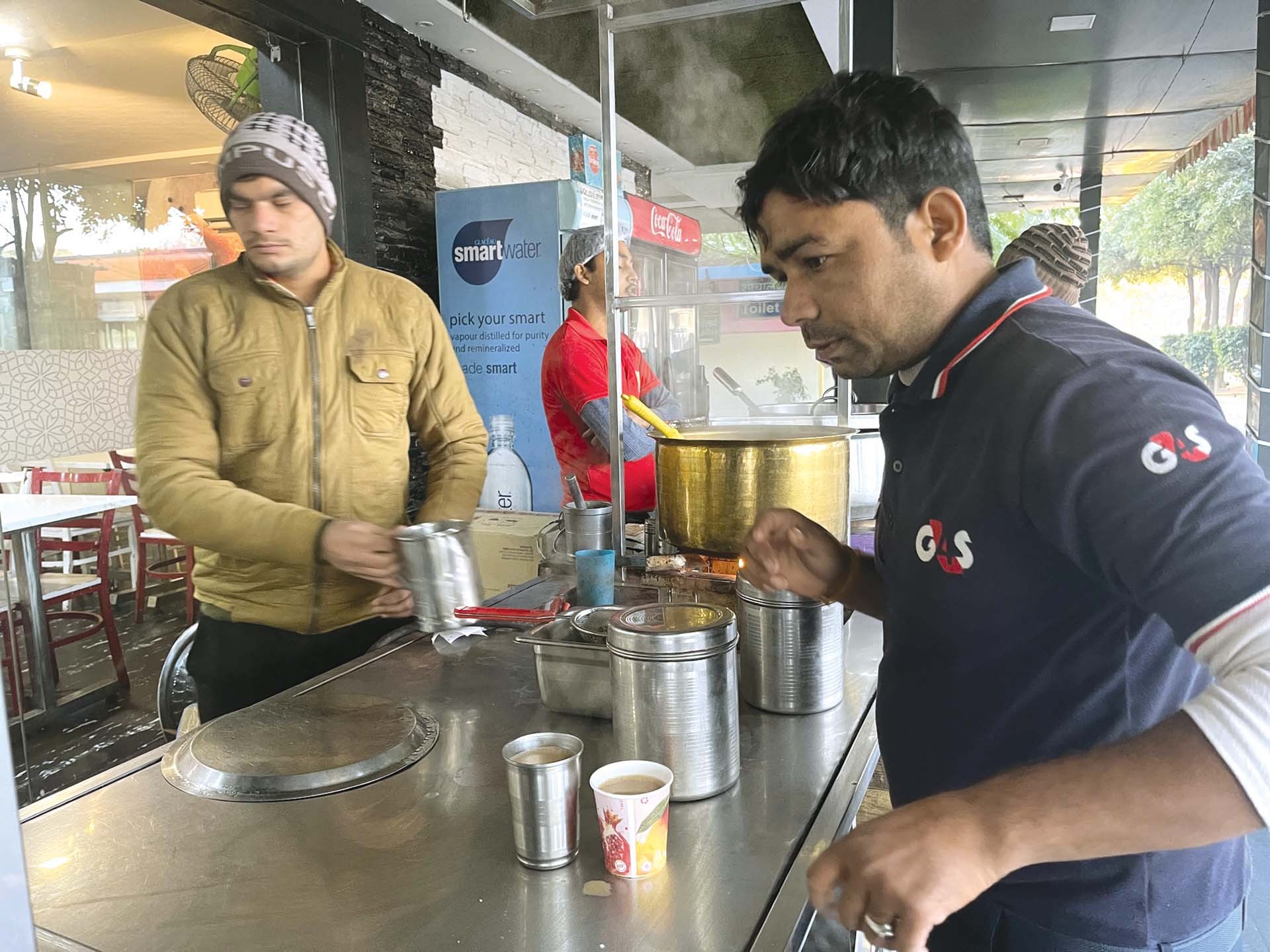 Trà sữa là thức uống không thể thiếu và đặc trưng của người dân Ấn Độ. (Ảnh: Vân Chi)