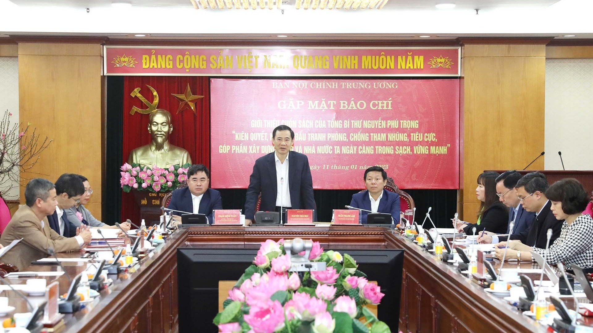 Giới thiệu cuốn sách của Tổng Bí thư Nguyễn Phú Trọng về phòng, chống tham nhũng, tiêu cực