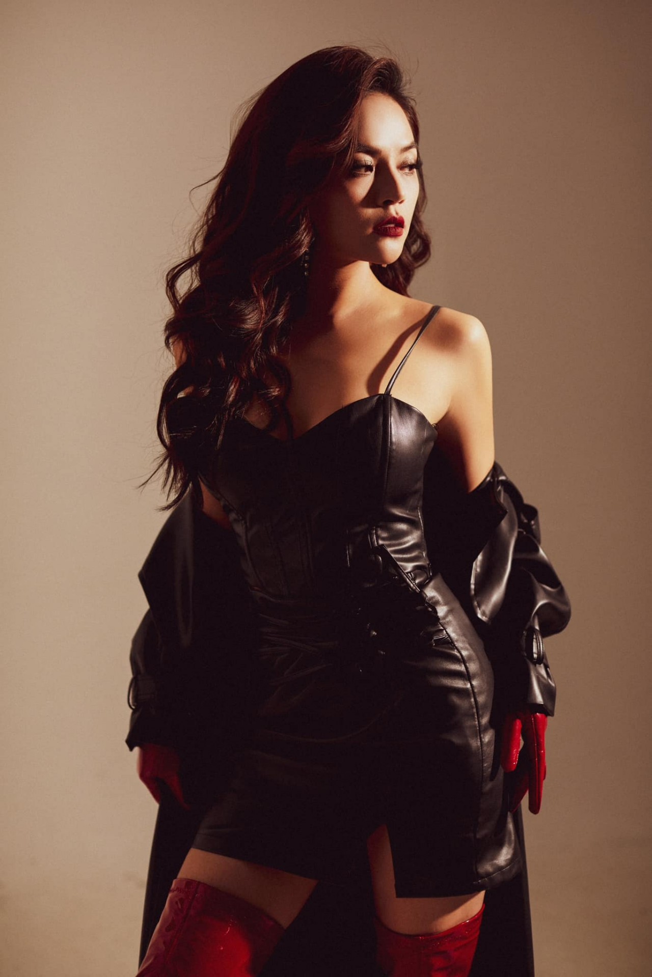 Sao Việt: Minh Hằng đọ sắc cùng Ngọc Trinh Sao Việt: Minh Hằng đọ sắc cùng Ngọc Trinh