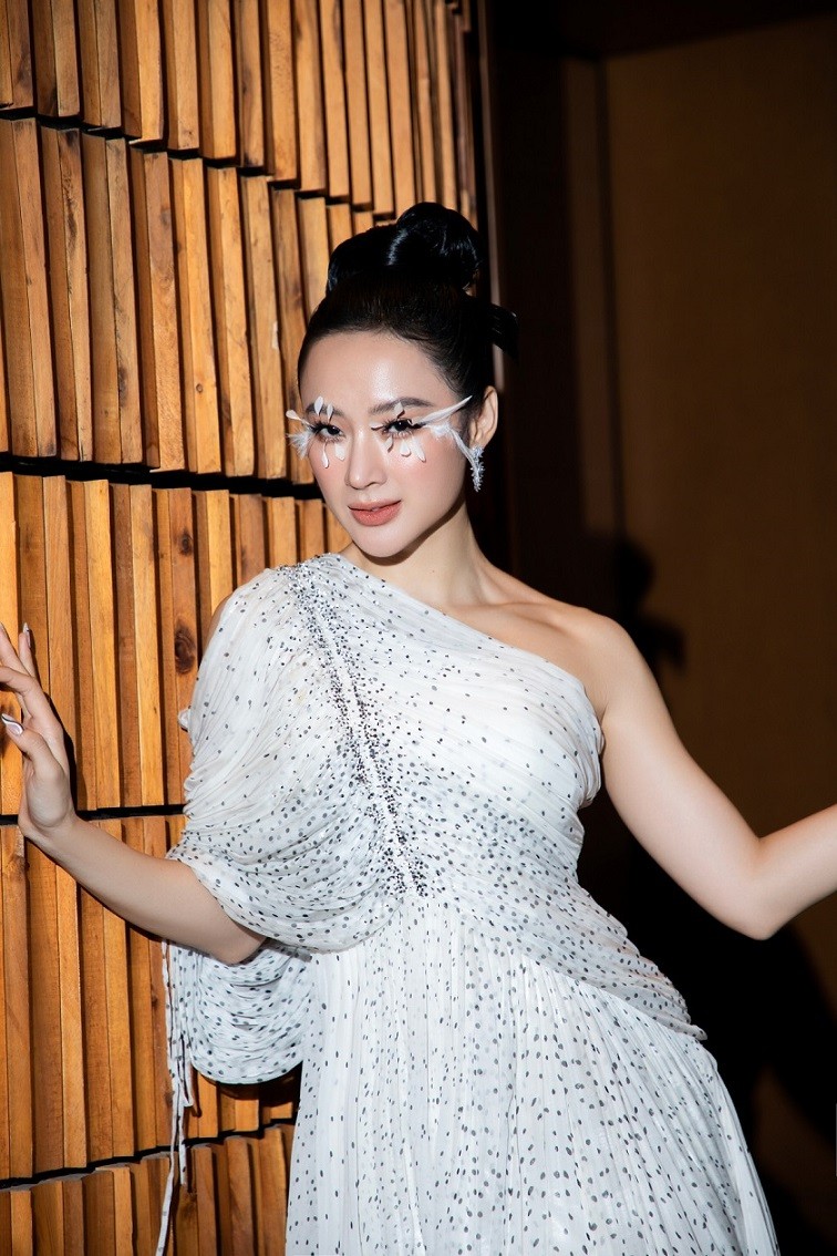 Angela Phương Trinh